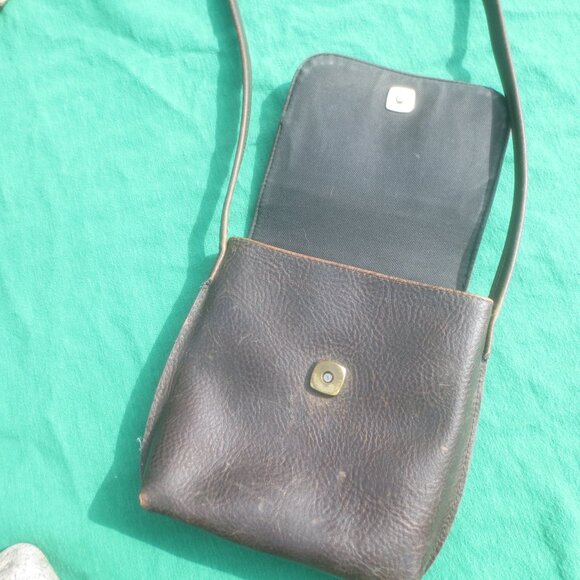 Liz Claiborne Thick Leather Distressed Style Shoulder Pouch Bag. - Picture 8 of 9